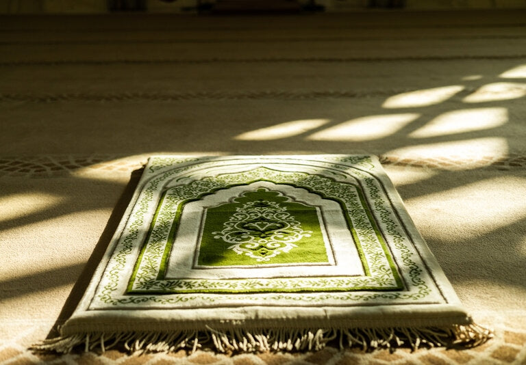 What are the Benefits of a Prayer Rug with Memory Foam?